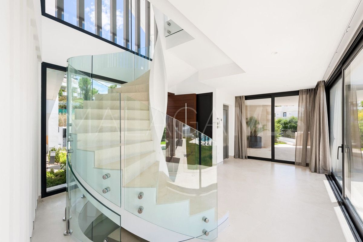 Villa for sale in Benahavis