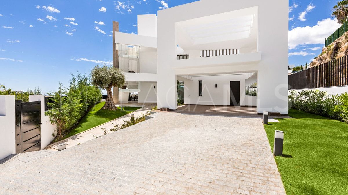 Villa for sale in Benahavis