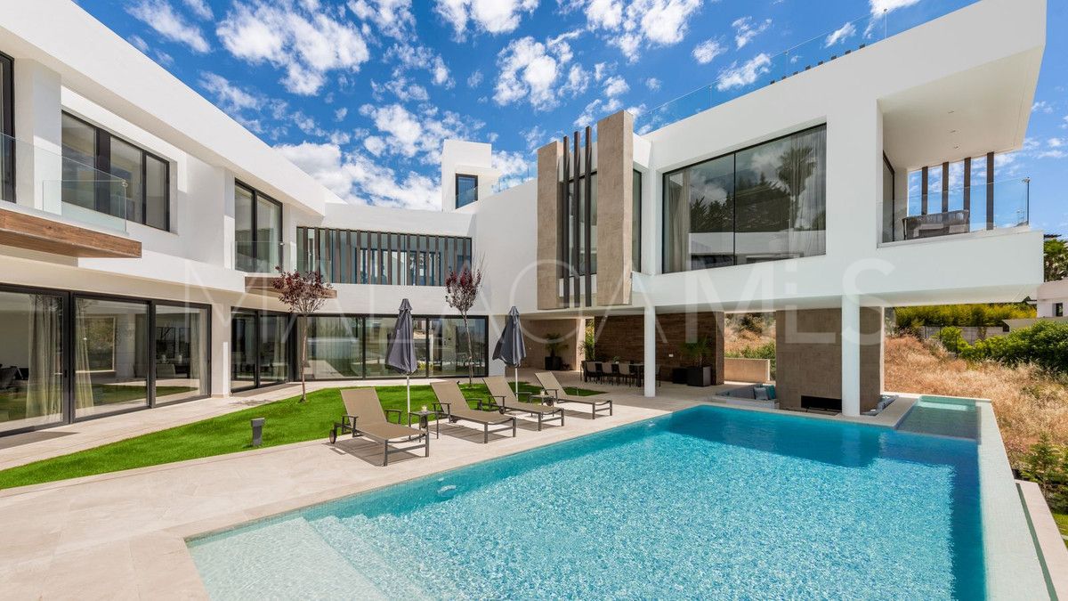 Villa for sale in Benahavis