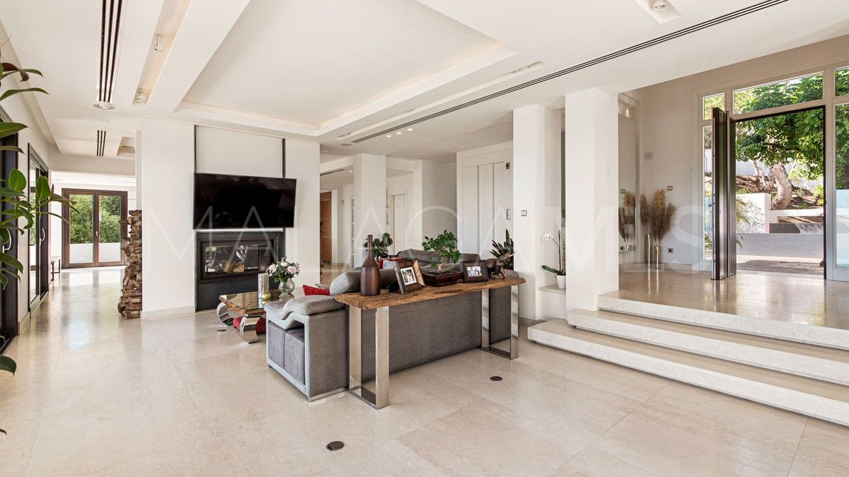 Villa for sale in Los Altos de los Monteros