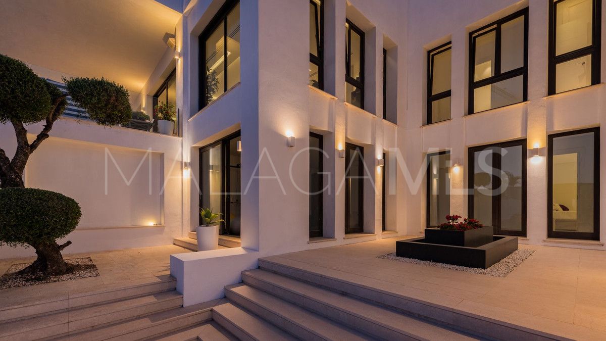 Villa for sale in Los Altos de los Monteros