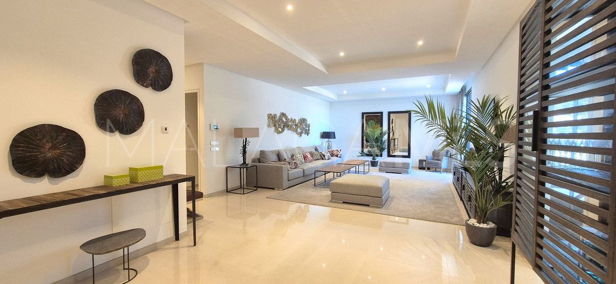 Villa for sale in Benahavis