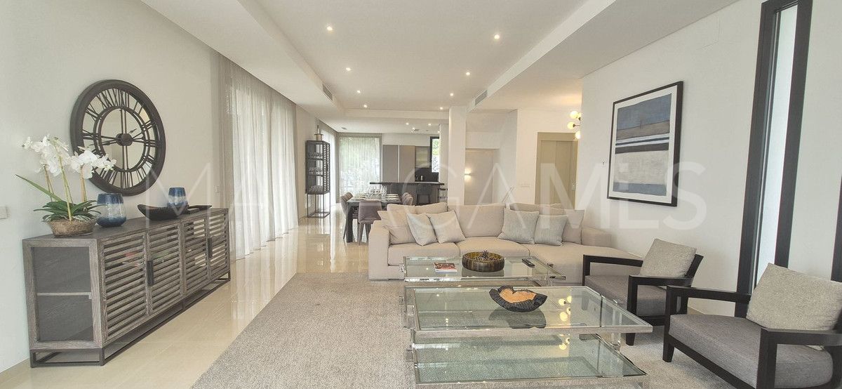 Villa for sale in Benahavis