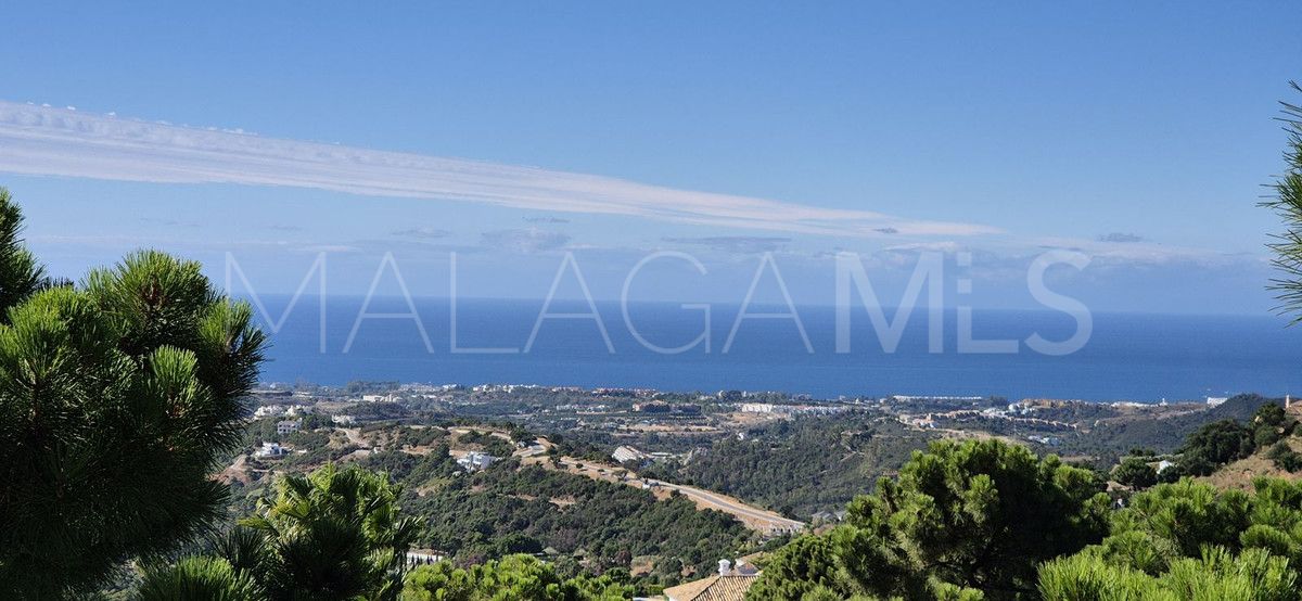 Villa for sale in Benahavis