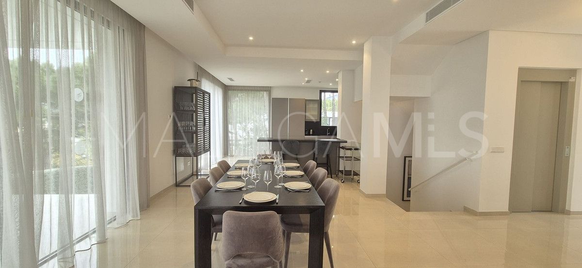 Villa for sale in Benahavis