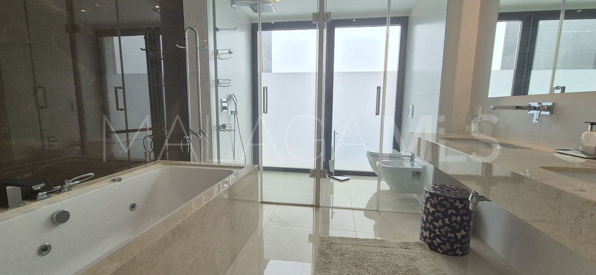 Villa for sale in Benahavis