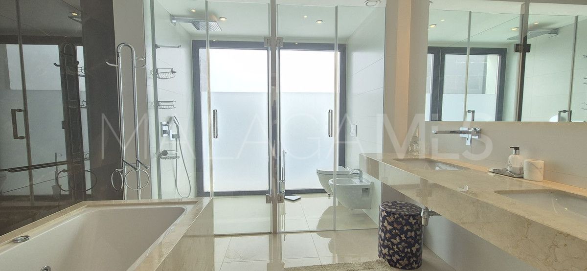 Villa for sale in Benahavis