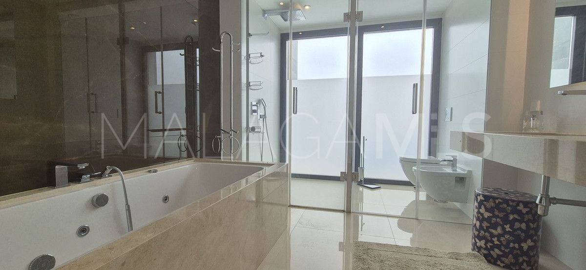 Villa for sale in Benahavis