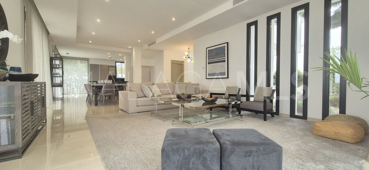 Villa for sale in Benahavis