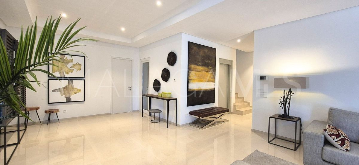 Villa for sale in Benahavis