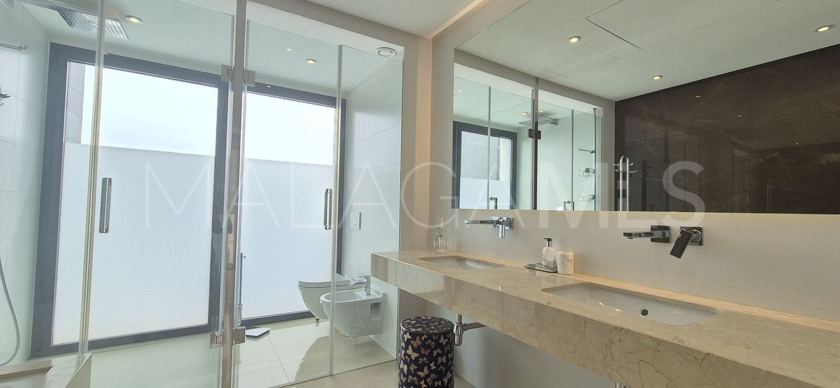 Villa for sale in Benahavis