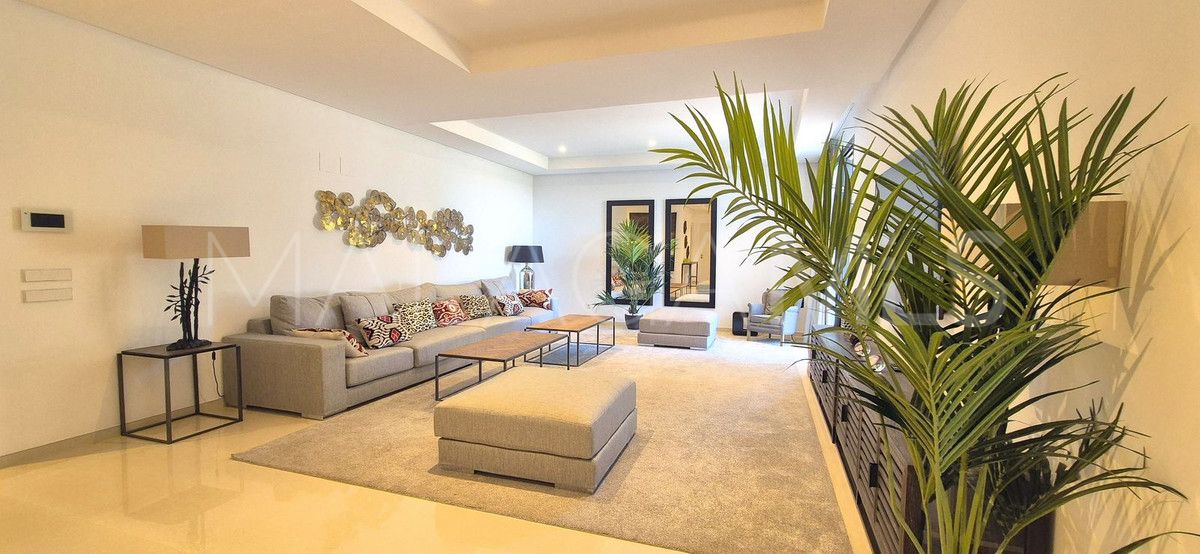 Villa for sale in Benahavis