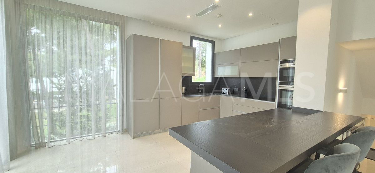 Villa for sale in Benahavis