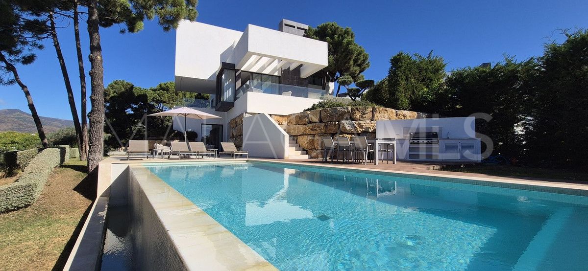 Villa for sale in Benahavis