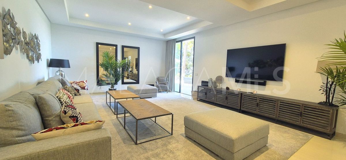 Villa for sale in Benahavis