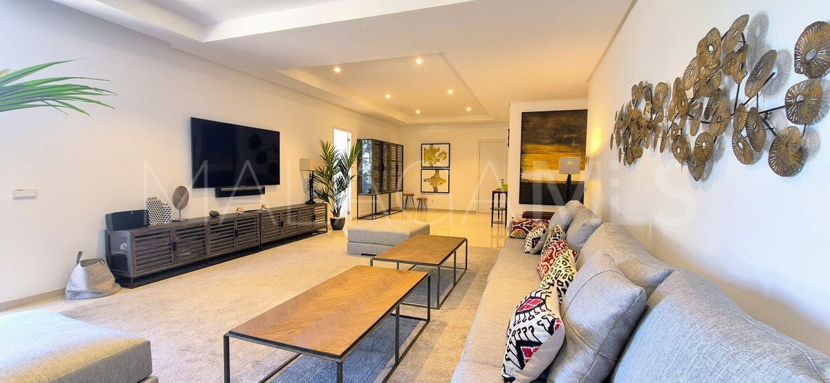 Villa for sale in Benahavis