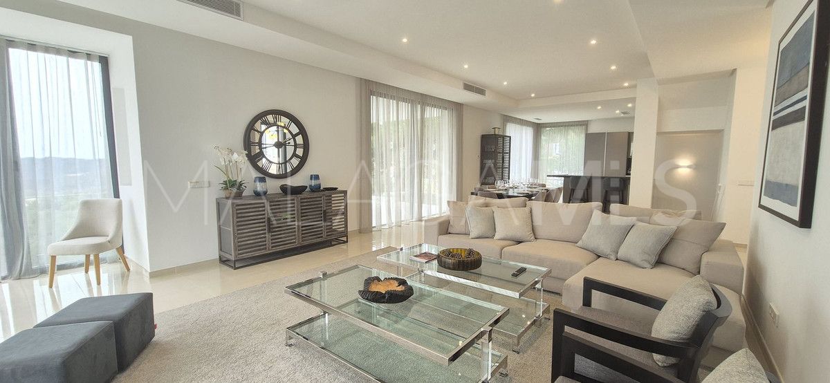 Villa for sale in Benahavis