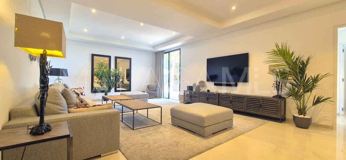 Villa for sale in Benahavis