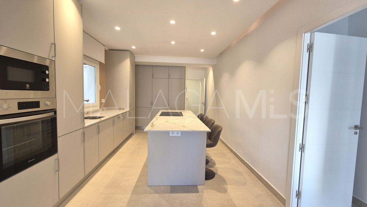 For sale apartment with 4 bedrooms in Marbella City