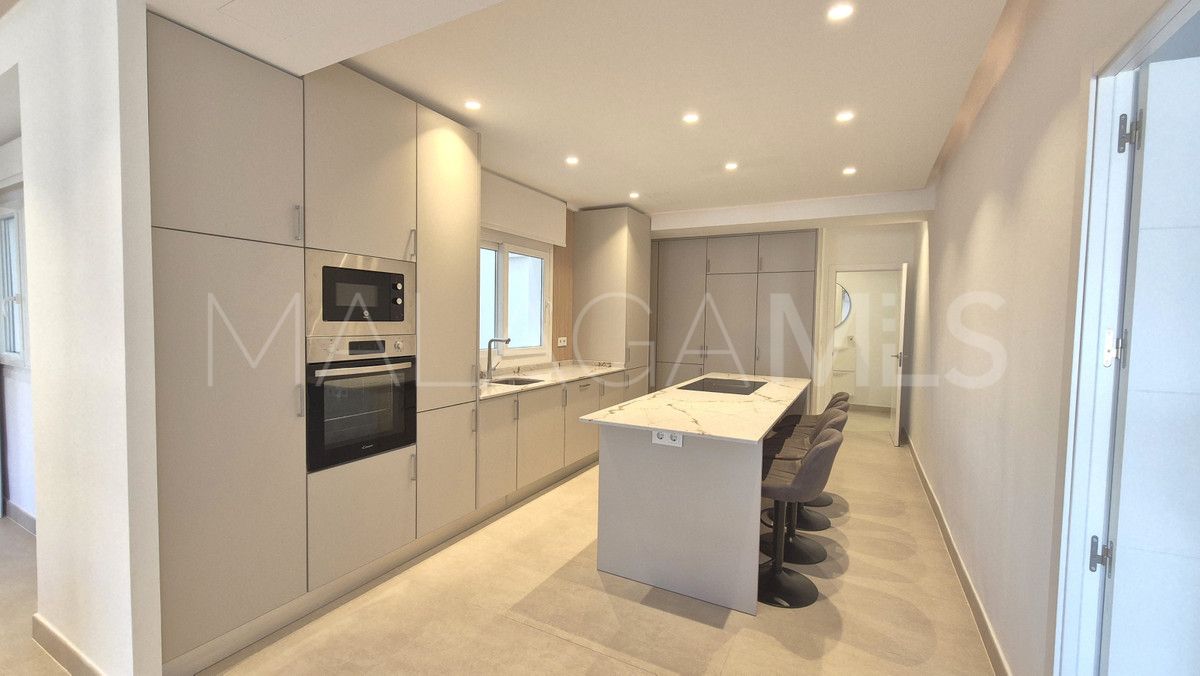 For sale apartment with 4 bedrooms in Marbella City