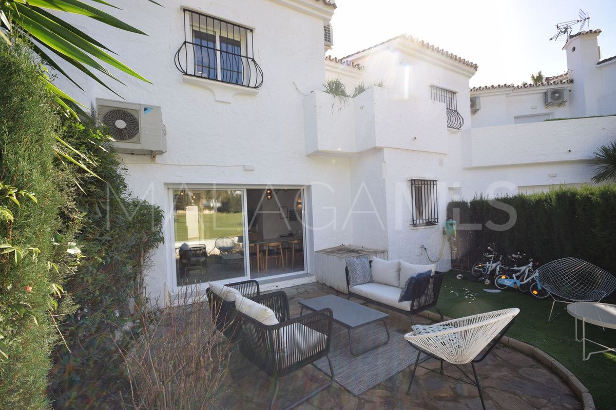 For sale Nueva Andalucia town house with 3 bedrooms