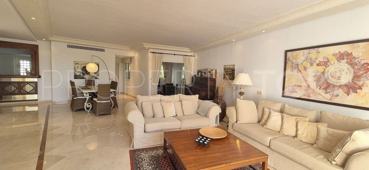 Se vende apartamento en Marbella Ciudad con 3 dormitorios