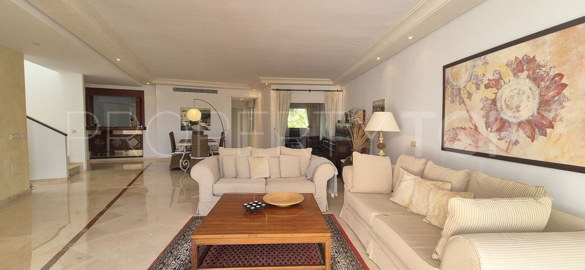 Se vende apartamento en Marbella Ciudad con 3 dormitorios