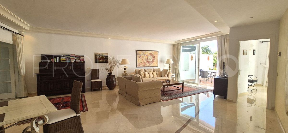 Se vende apartamento en Marbella Ciudad con 3 dormitorios