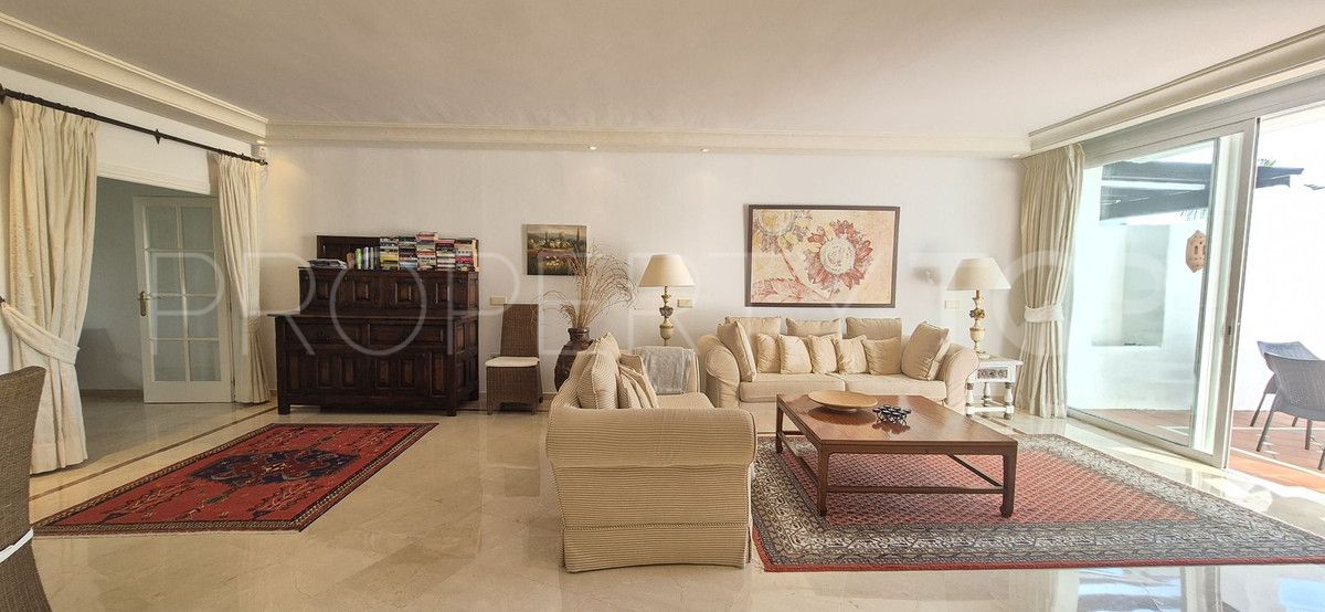 Se vende apartamento en Marbella Ciudad con 3 dormitorios