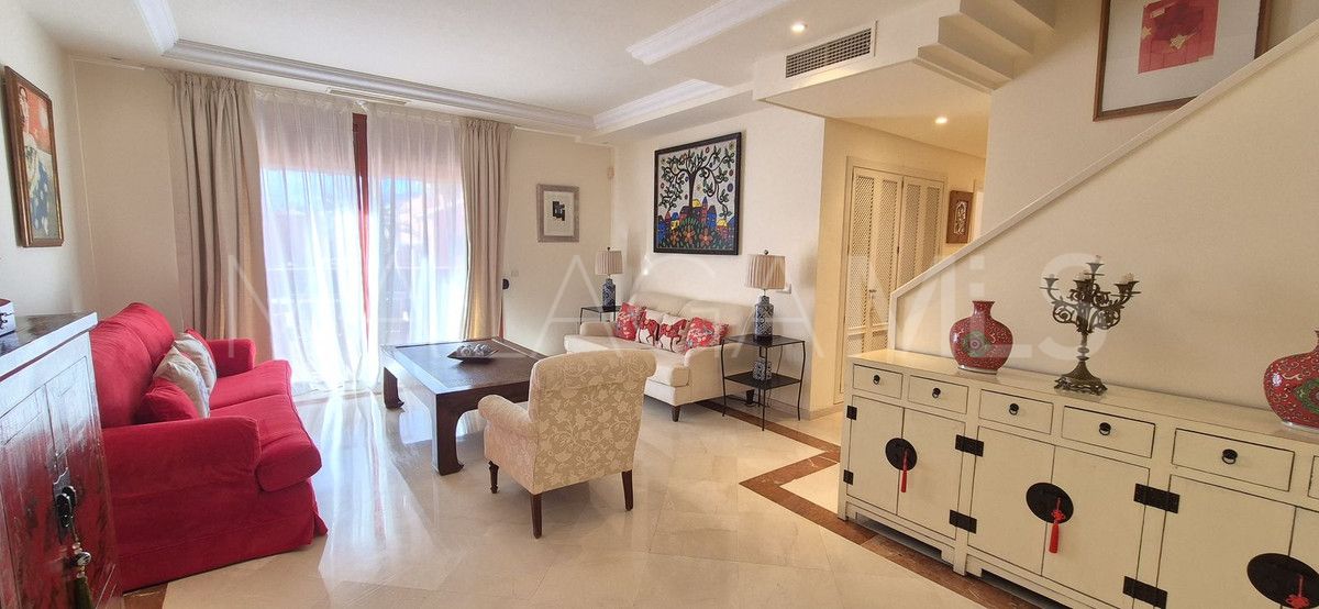 Apartamento with 3 bedrooms for sale in Elviria
