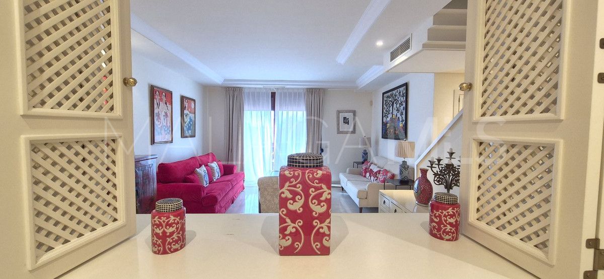 Apartamento with 3 bedrooms for sale in Elviria