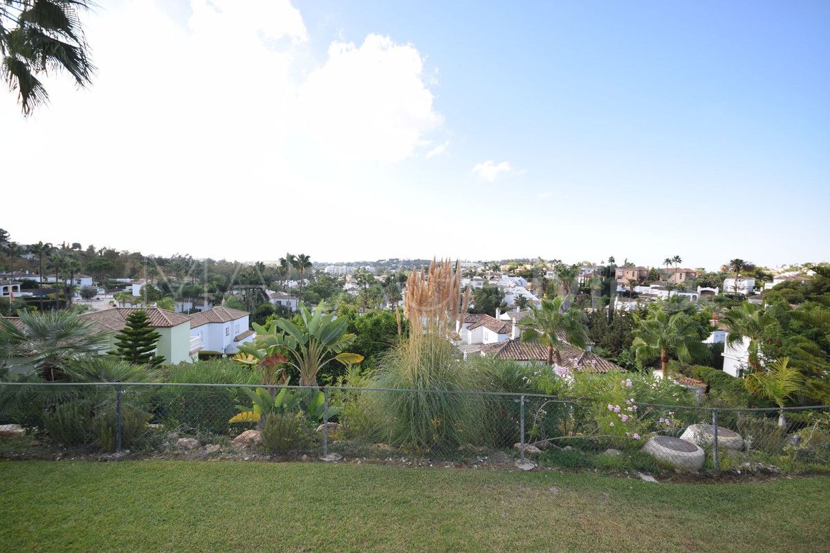 Markplanslägenhet for sale in Nueva Andalucia