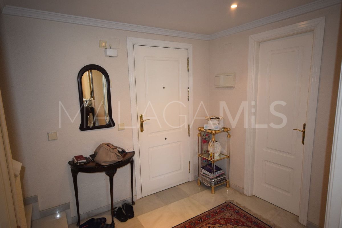 Buy Ático with 3 bedrooms in Marbella Golden Mile