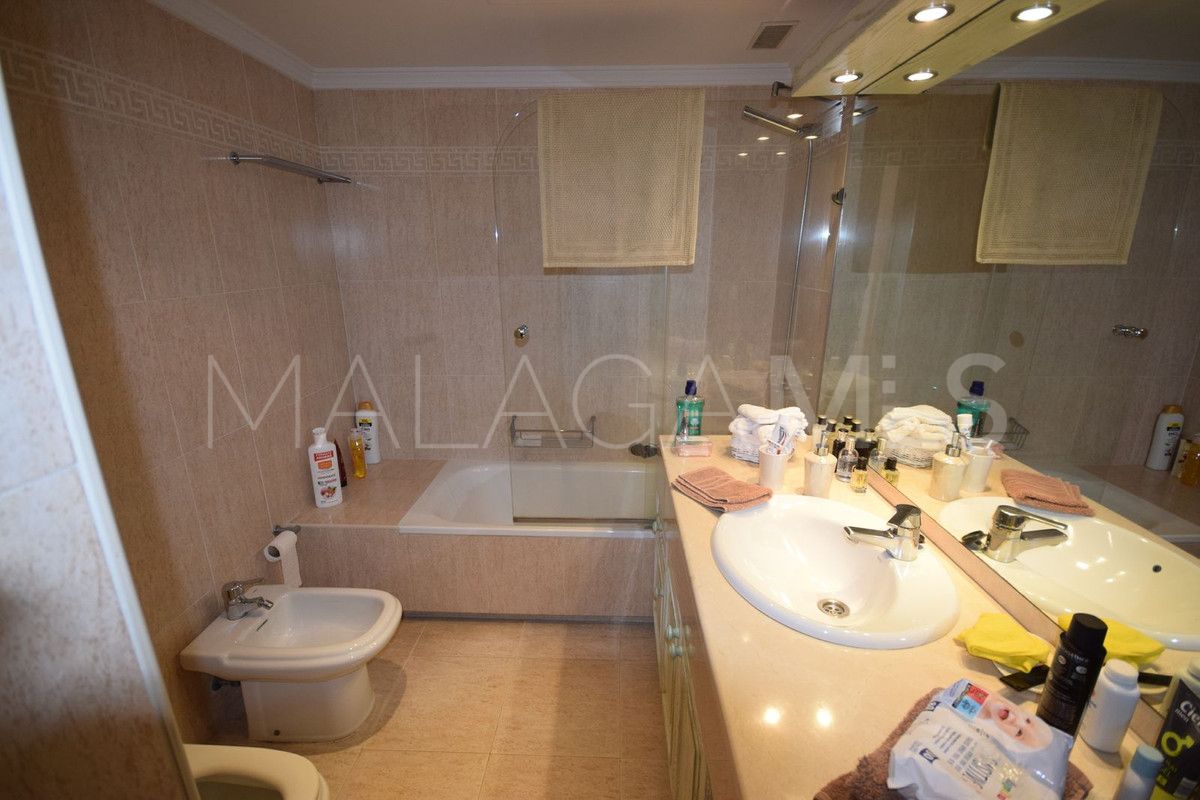 Buy Ático with 3 bedrooms in Marbella Golden Mile