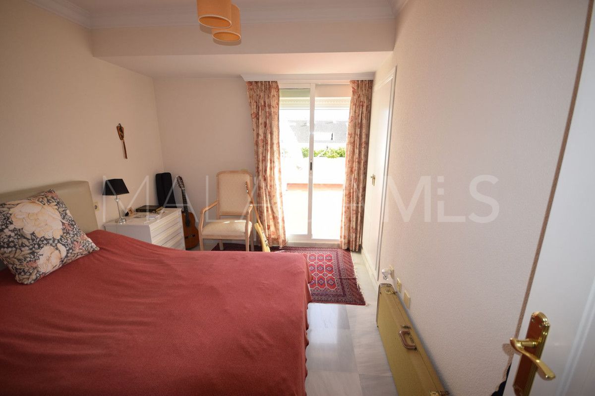 Buy Ático with 3 bedrooms in Marbella Golden Mile