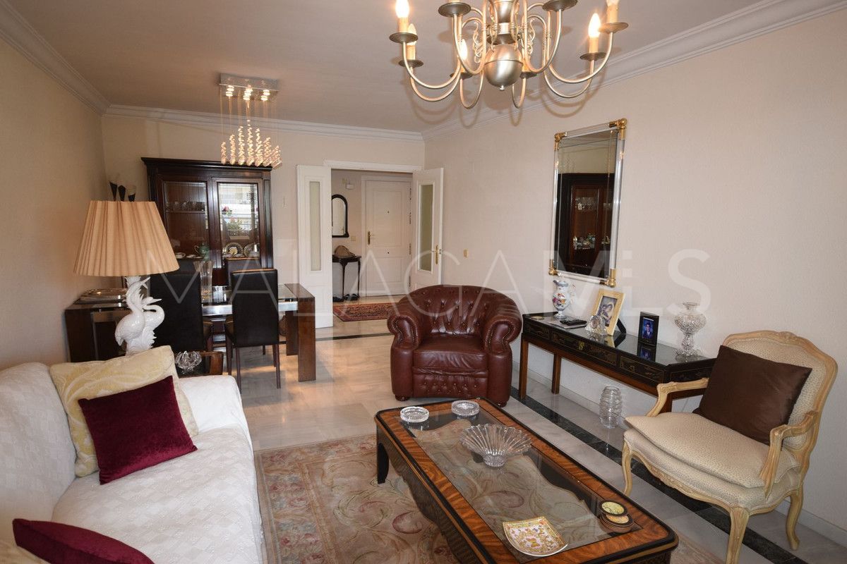 Buy Ático with 3 bedrooms in Marbella Golden Mile