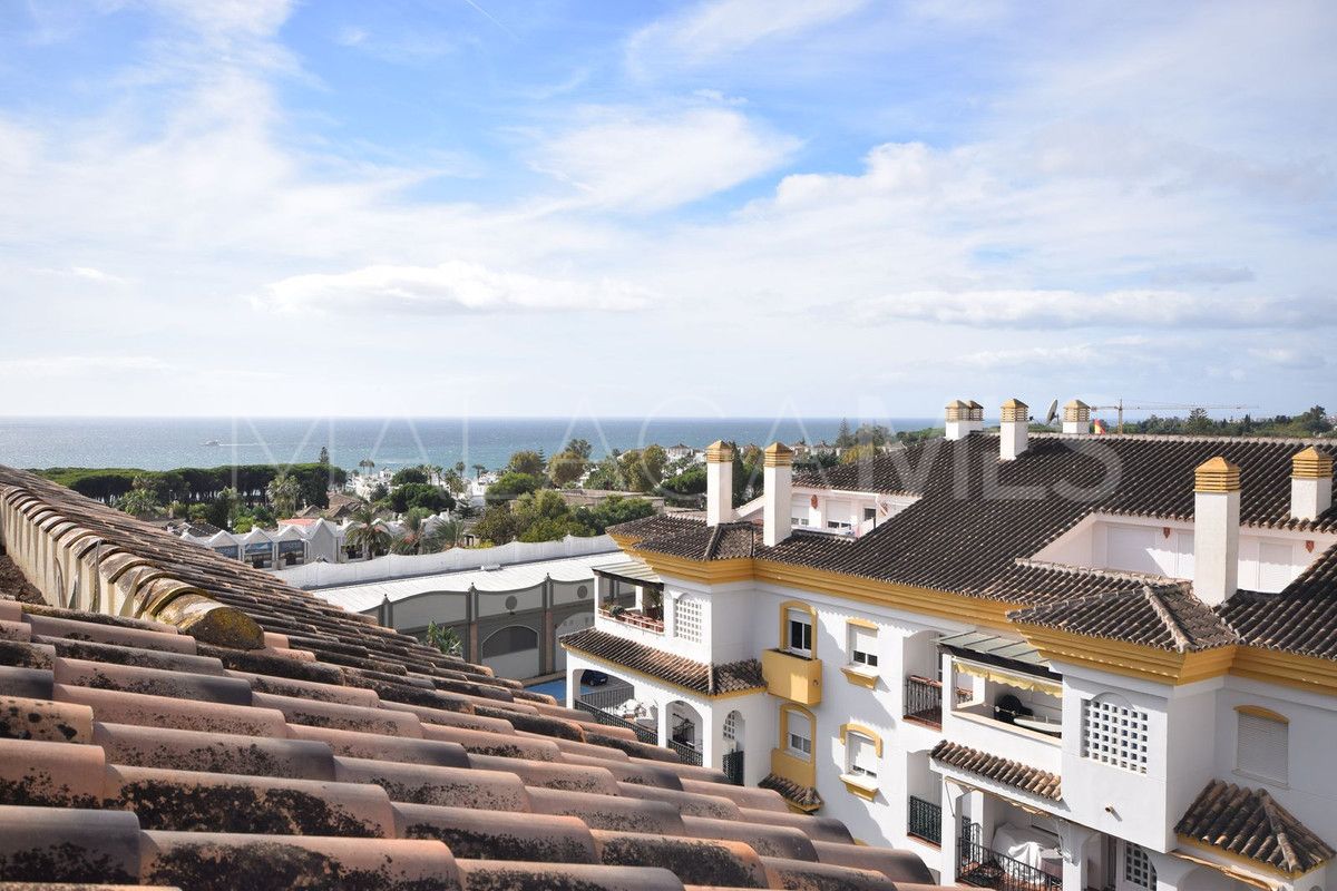 Buy Ático with 3 bedrooms in Marbella Golden Mile