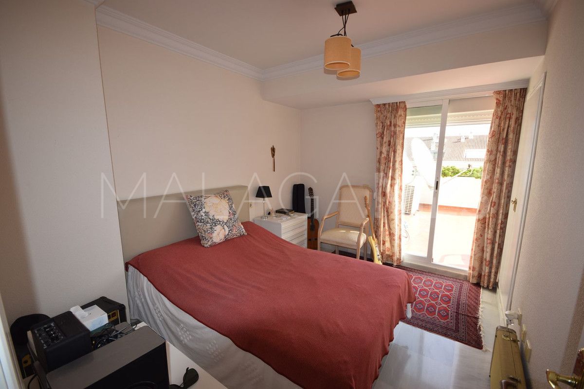 Buy Ático with 3 bedrooms in Marbella Golden Mile