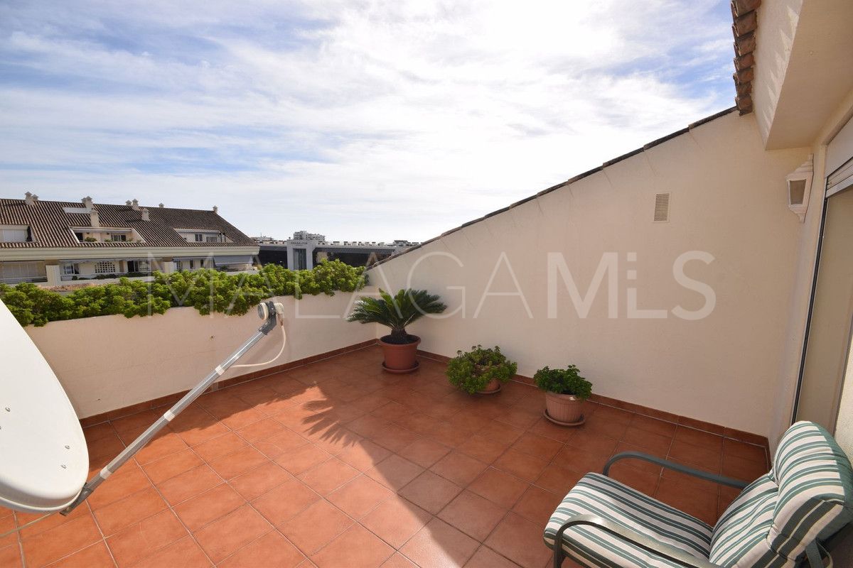 Buy Ático with 3 bedrooms in Marbella Golden Mile