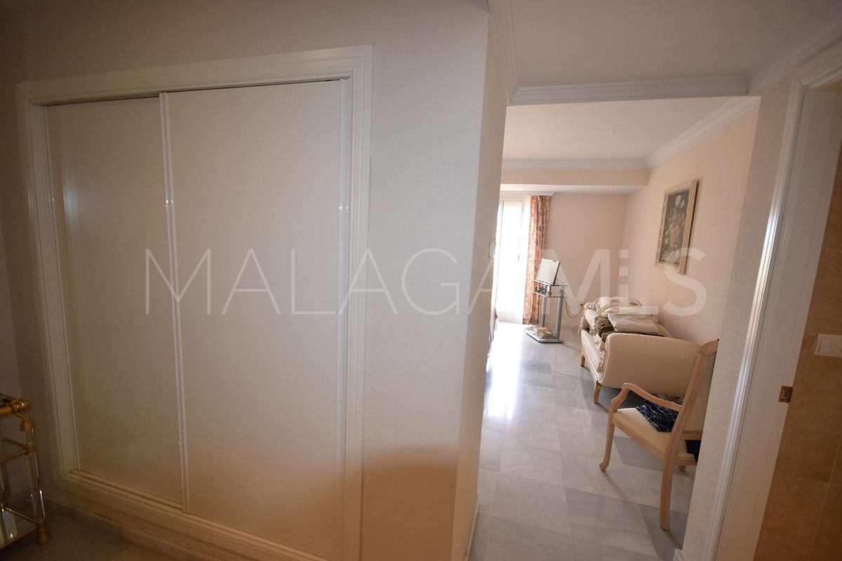 Buy Ático with 3 bedrooms in Marbella Golden Mile