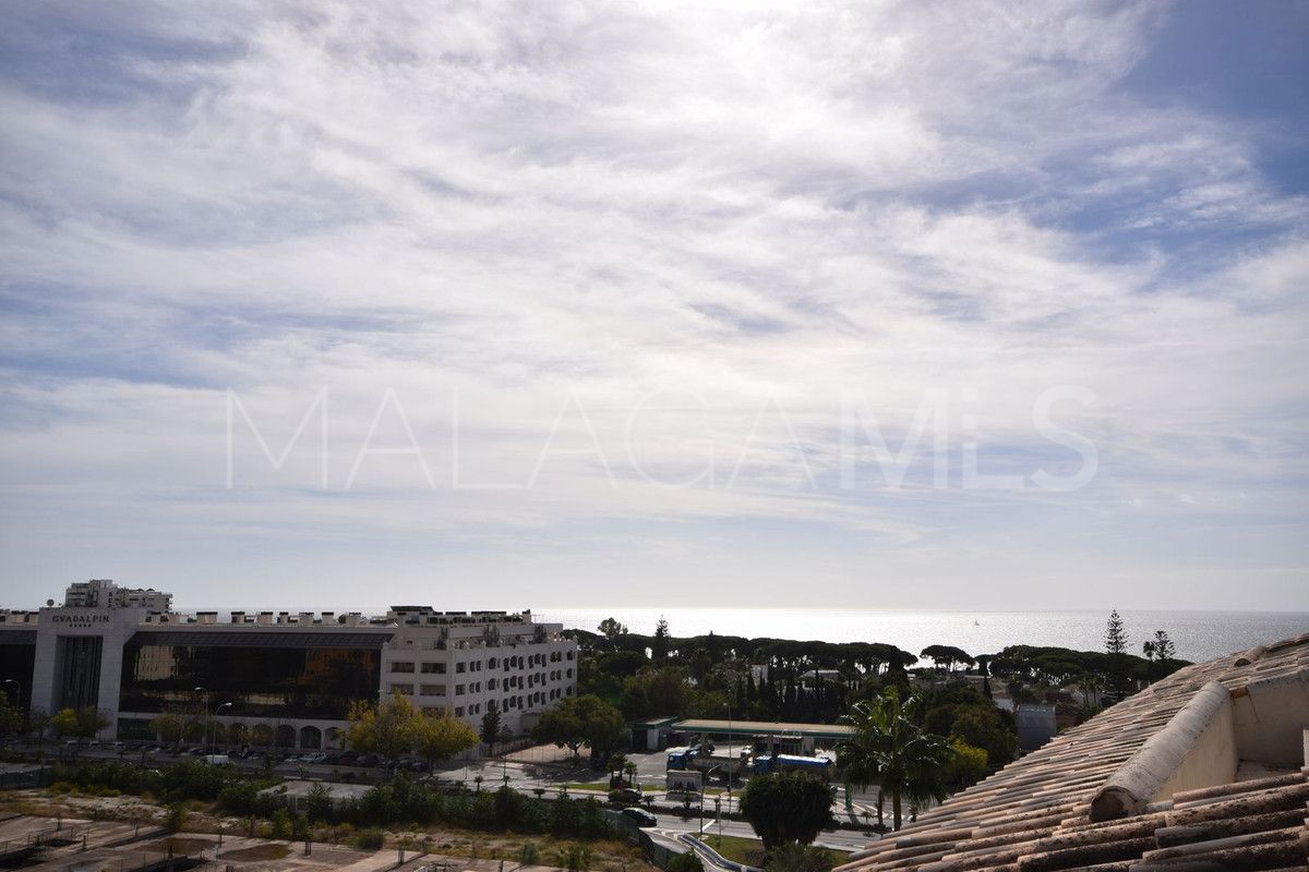 Buy Ático with 3 bedrooms in Marbella Golden Mile