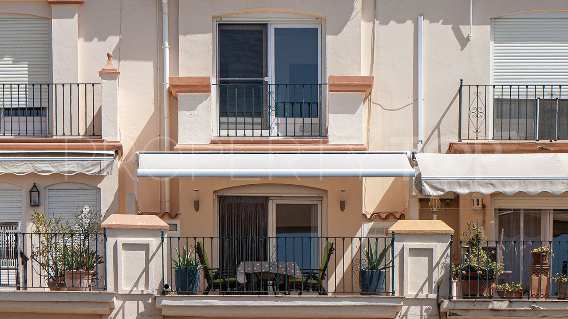 Adosado a la venta en Estepona Puerto con 3 dormitorios