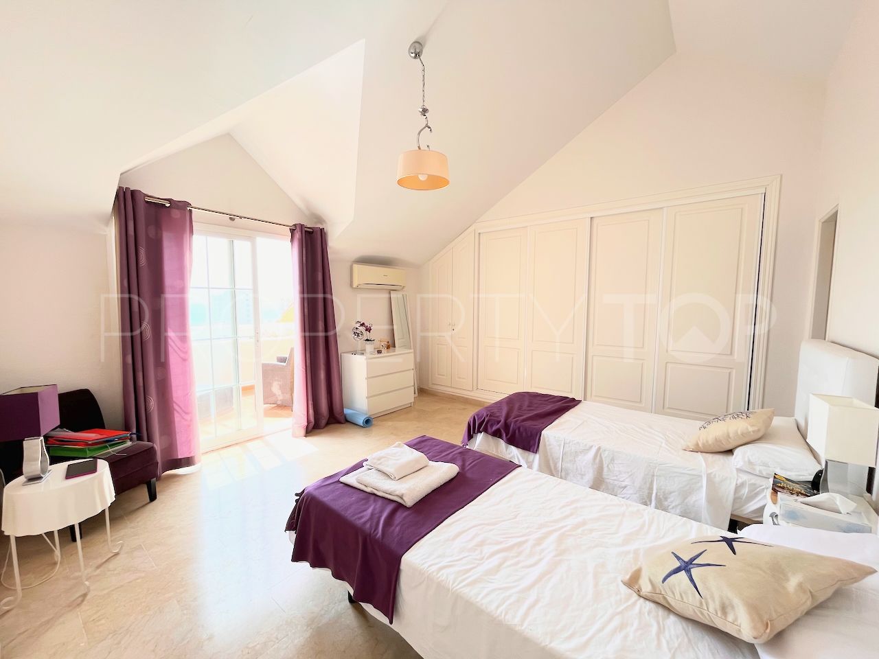 Atico duplex en venta en Estepona con 3 dormitorios