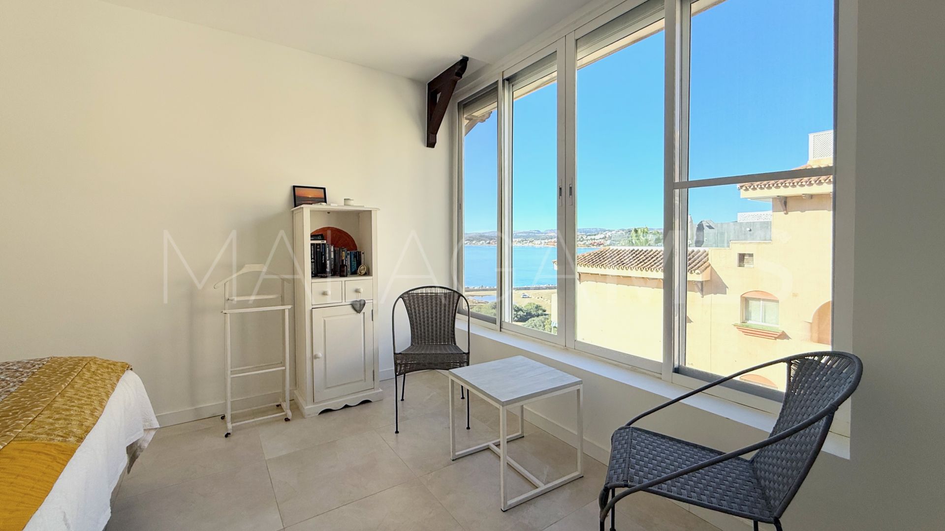 Apartment for sale in Marina Bay with 3 bedrooms