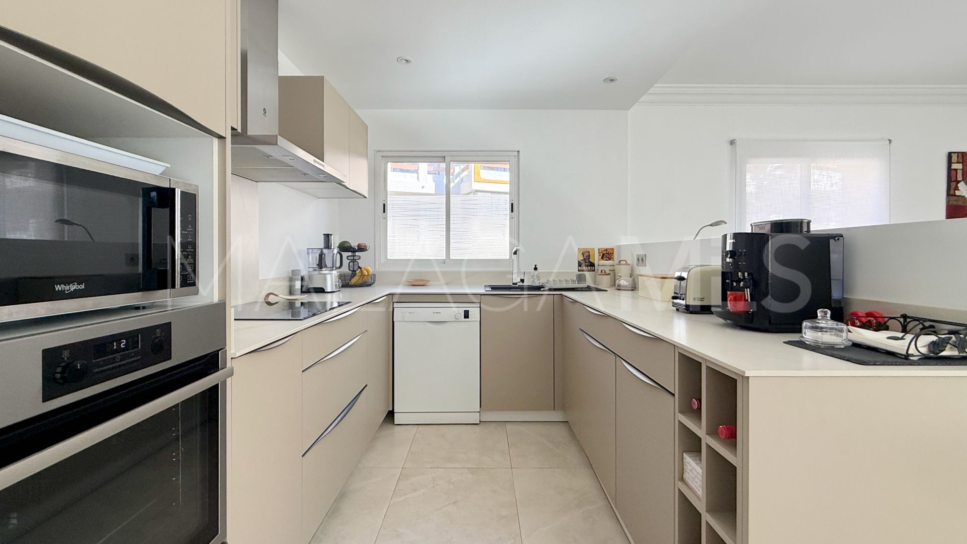 Apartment for sale in Marina Bay with 3 bedrooms