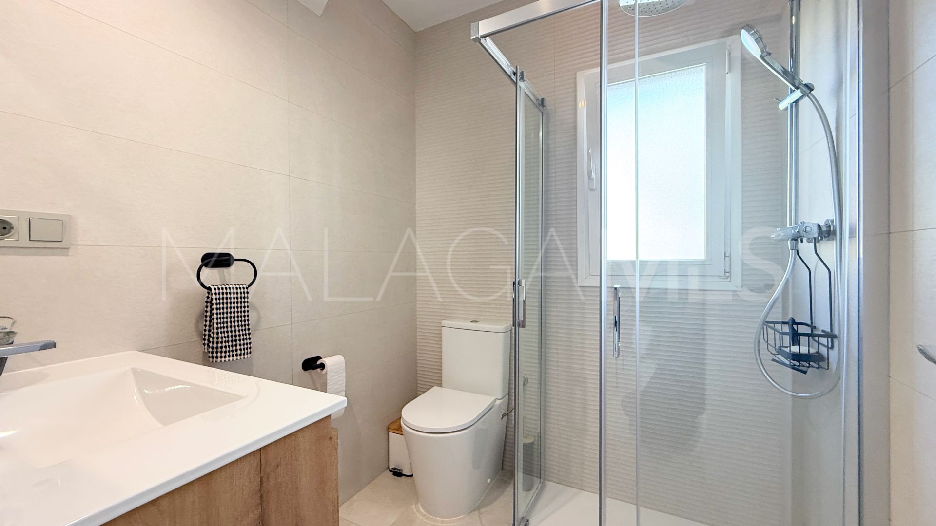 Apartment for sale in Marina Bay with 3 bedrooms