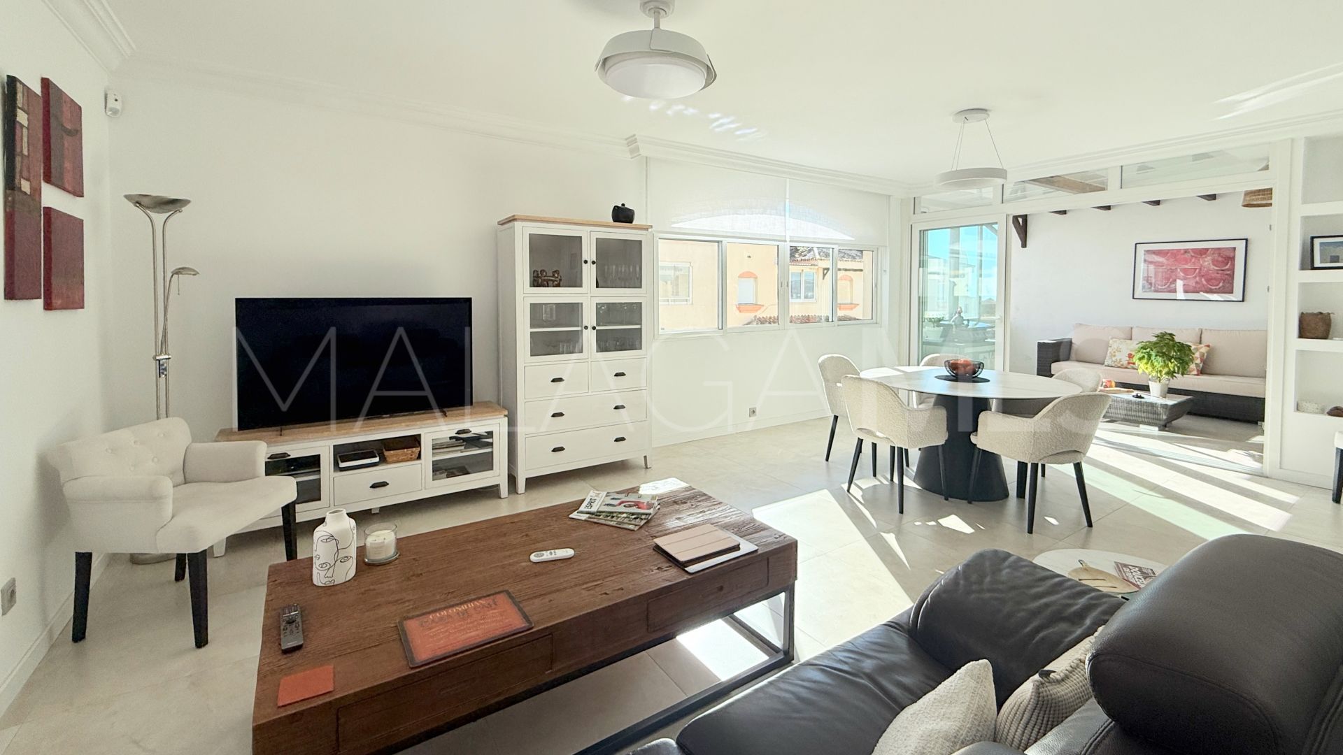 Apartment for sale in Marina Bay with 3 bedrooms