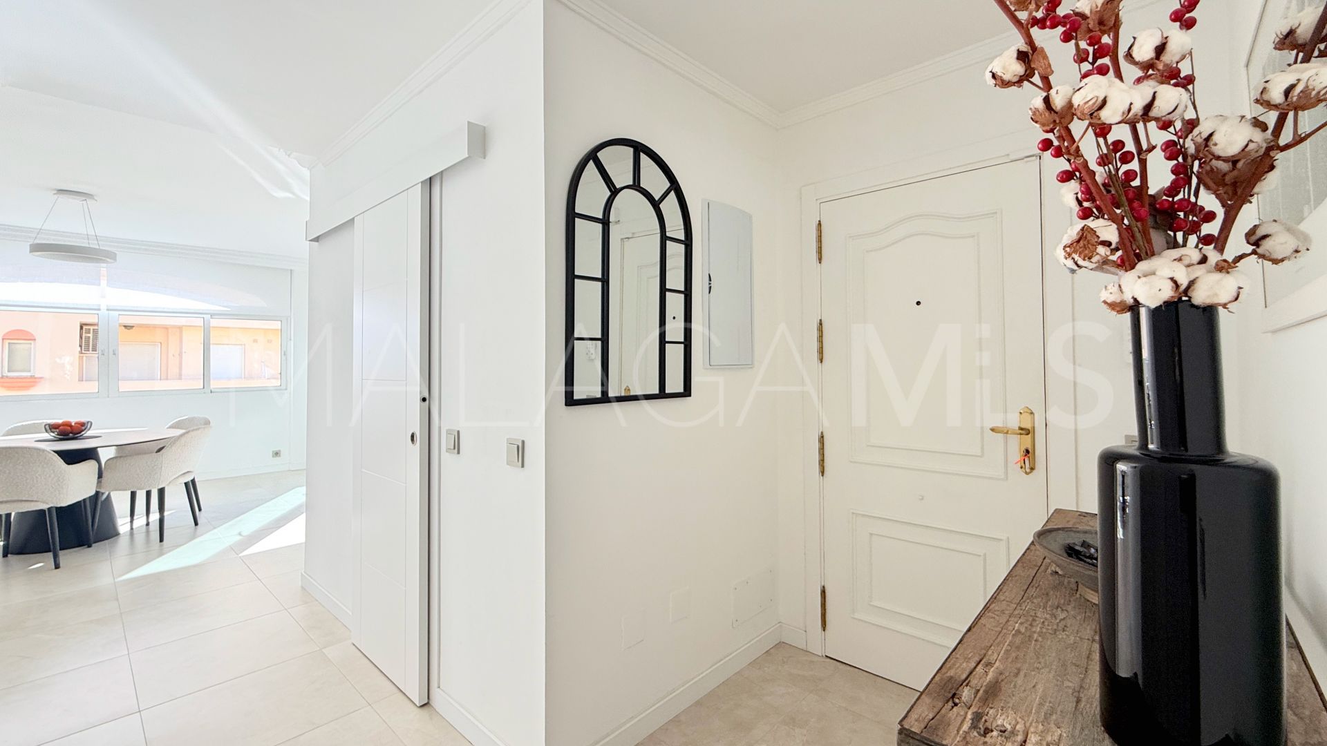 Apartment for sale in Marina Bay with 3 bedrooms