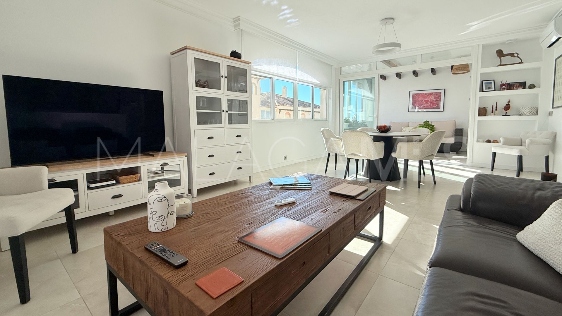 Apartment for sale in Marina Bay with 3 bedrooms