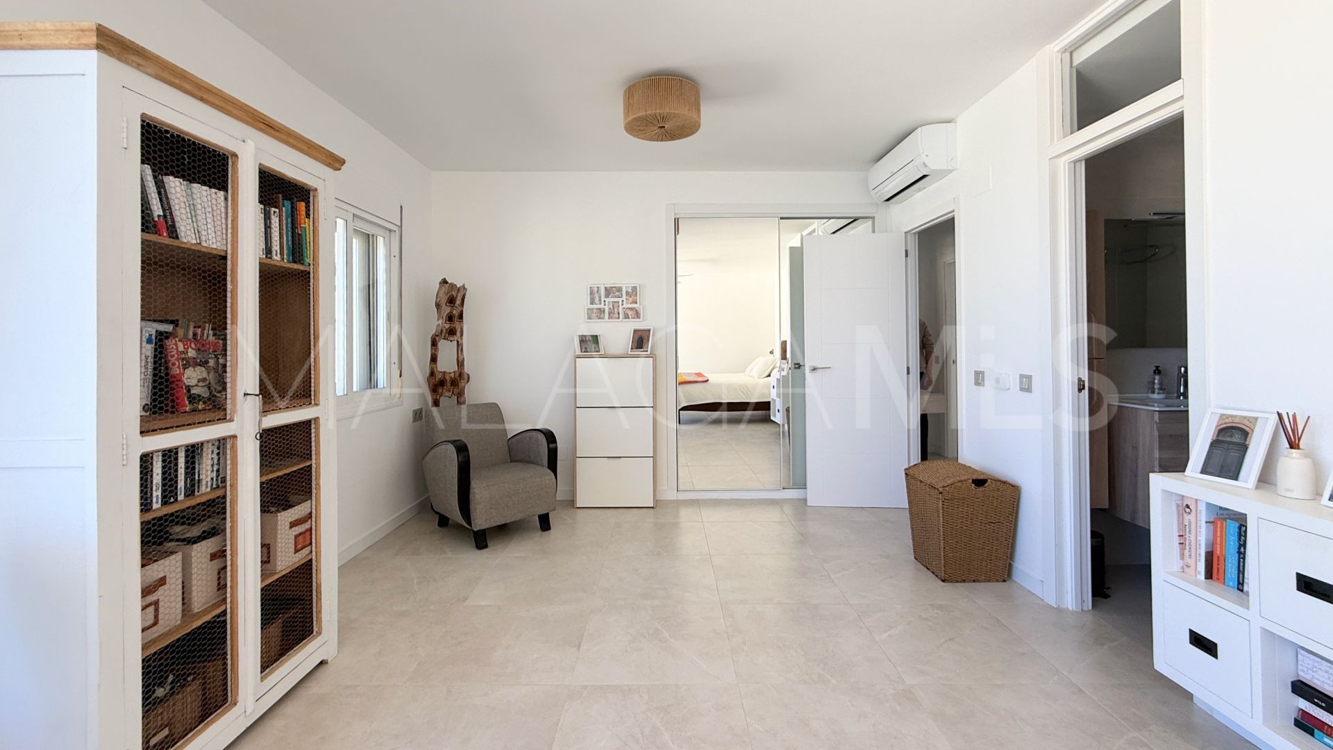 Apartment for sale in Marina Bay with 3 bedrooms